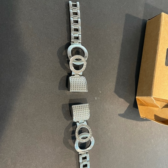 Fit bit 2 alternate band - Picture 5 of 10